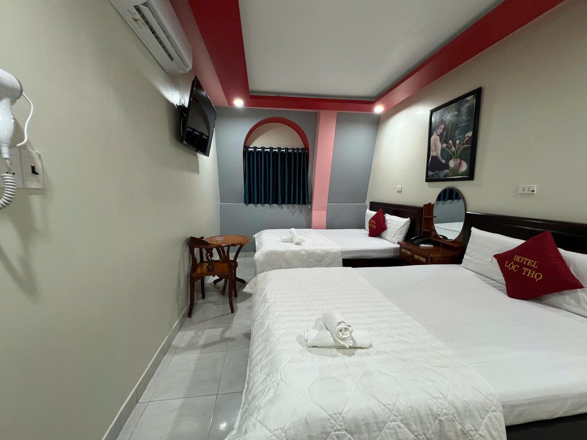 Khách sạn Khach San Loc Tho
